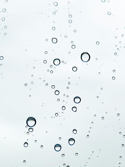 Air bubbles in clear water